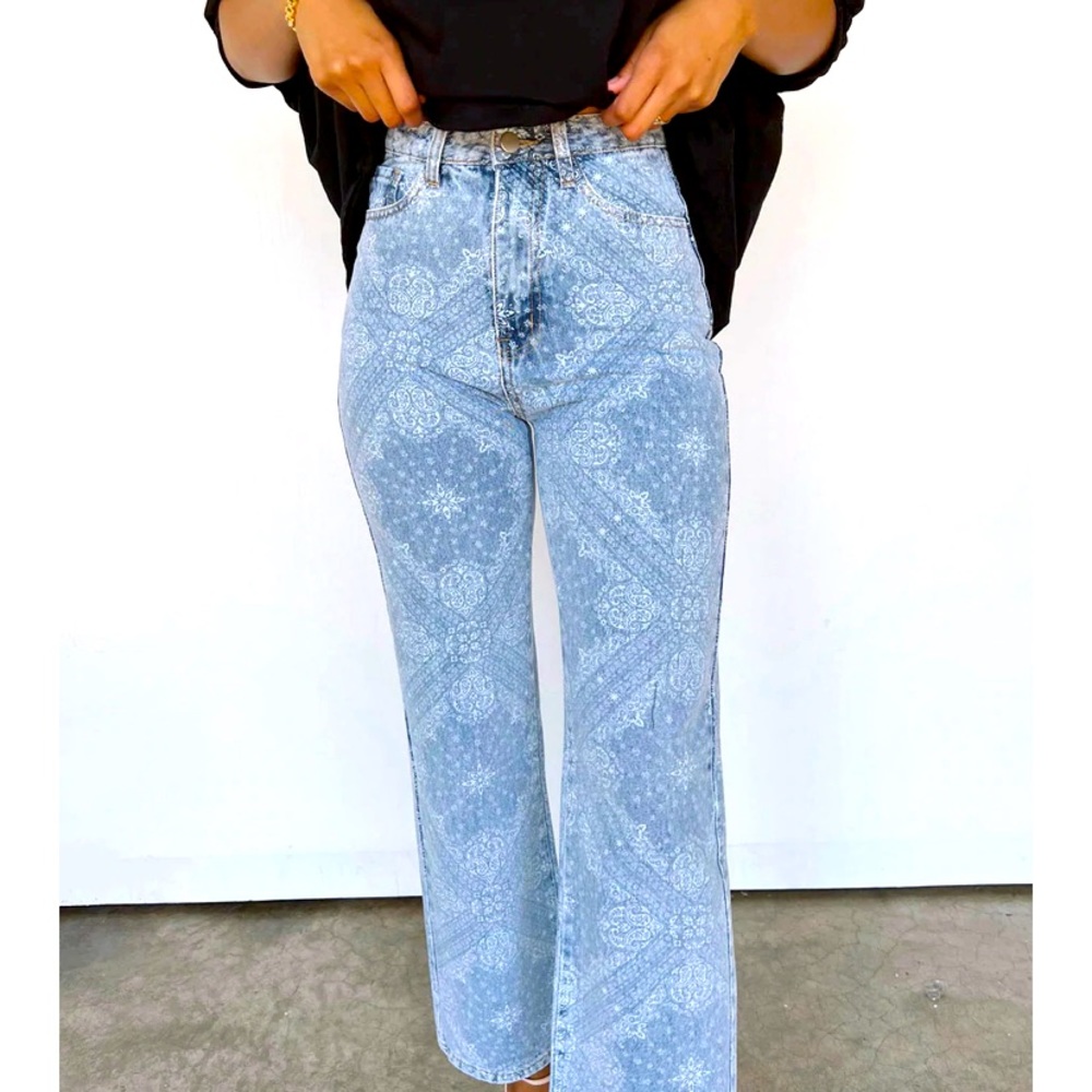 A5 - 254 Vestique bandana patterned Jeans blue and white size medium NWOT - Picture 3 of 11